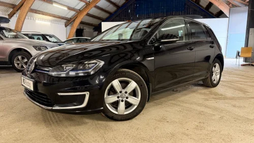 VOLKSWAGEN GOLF 36kwh/WLTP 230KM/ACC/DYNAMISKE LEDLYS