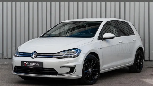 VOLKSWAGEN GOLF e-Golf 136hk ACC Navi Skinn DAB Keyless Dynaudio Kamera