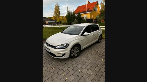 VOLKSWAGEN GOLF e-Golf 300km | Comfort | Skinn |Digital skjerm|Vinterpk