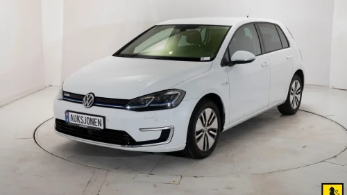 VOLKSWAGEN GOLF 136HK KAMERA NAVI LED VARMEPUMPE