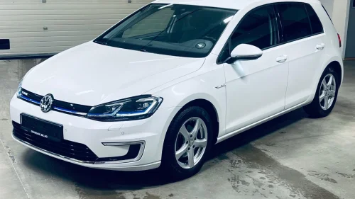 VOLKSWAGEN GOLF EV - 136 HK - Adaptive C. - Active Info D. - Tar innbyt