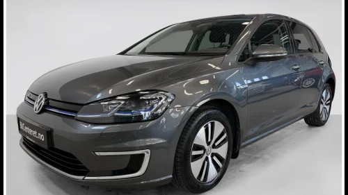 VOLKSWAGEN GOLF 136HK 300KM NAVI ADAPTIVE CRUISE R.KAM KEYLESS NY EU+++