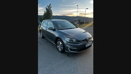 VOLKSWAGEN GOLF VW e-Golf 136hk Premium | Nytt batteri | ACC | Navi
