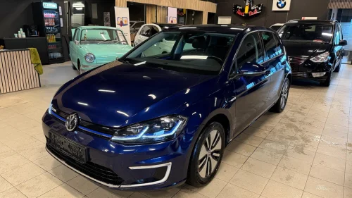 VOLKSWAGEN GOLF Skinn/Dynamiske lys/Navi/CC /R.Kam/ 300km/ Ny eu
