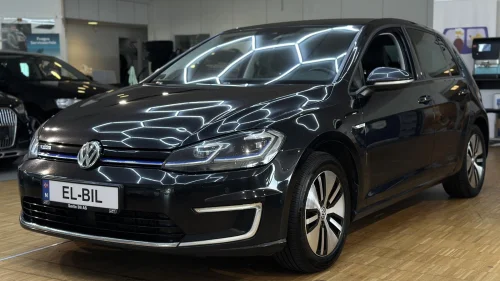 VOLKSWAGEN GOLF 2018Mod| 300WLTP |R-kamera |Cruise |Dab | Navi| Skinn