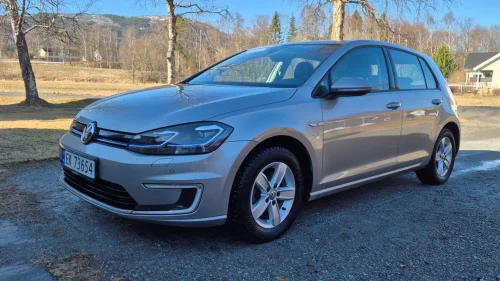 VOLKSWAGEN GOLF Ny EU, batterirapp. NAF., servicehist., nye sommerdekk
