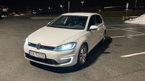 VOLKSWAGEN GOLF e-Golf/ACC/NAVI/RYGGEKAMERA/DAB+++