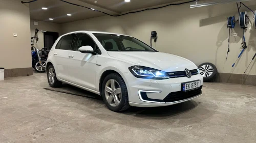 VOLKSWAGEN GOLF E-Golf ny type / 300km / ACC / Skinn vienna / Ad.lys++