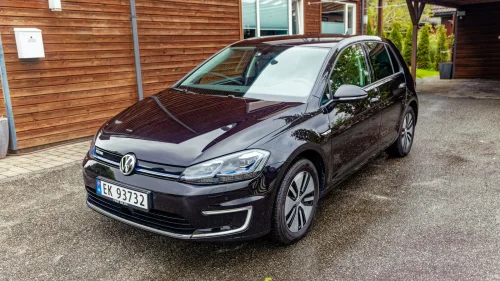 VOLKSWAGEN GOLF eGolf 300km - LAV KM, nylig service, topp utstyrt