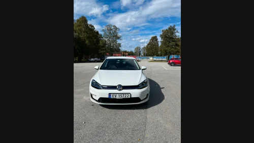 VOLKSWAGEN Golf 1Eier, alle service på Møller. Skinnseter!