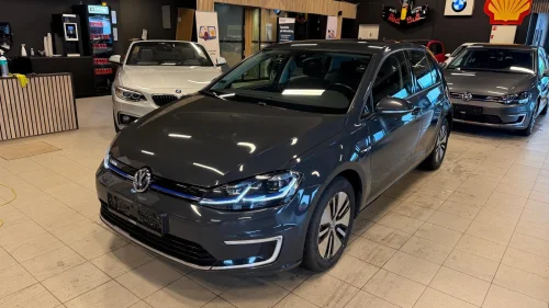 VOLKSWAGEN GOLF Navi/ CC/ DAB /V.Pumpe/ EN EIER/ GARANTI/ SE FARGEN
