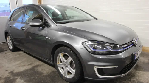 VOLKSWAGEN GOLF E-golf 136HK/AdaptivCruise/P.sensor/DAB+/Navi/LED