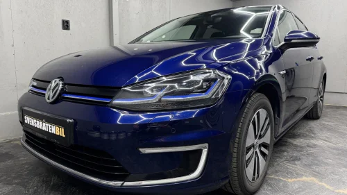 VOLKSWAGEN GOLF 300km/100kW/AID/NAVI/Keyless/ACC