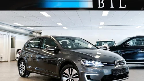 VOLKSWAGEN GOLF E-GOLF ACC KAMERA PDC APPLE-CARPLAY KLIMA NAVI +++++