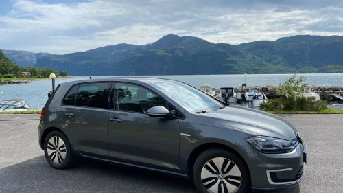VOLKSWAGEN GOLF E Golf 300 km