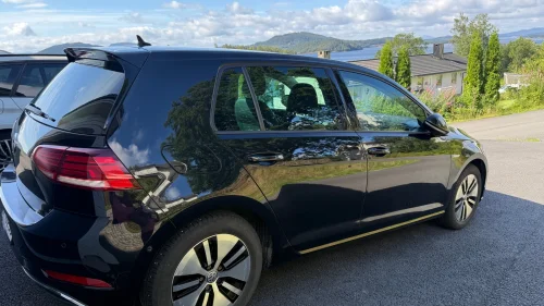 VOLKSWAGEN GOLF 300 km. Ny EU. Godt utstyrt. Skinn. ACC. Kamera