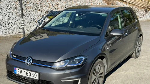 VOLKSWAGEN GOLF E golf - Facelift modell, varmepumpe, NAV, Kamera +++