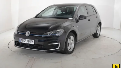 VOLKSWAGEN GOLF 136 HK ACC VARMEPUMPE NAVI LED KAMERA BLIS SPORTSSETER