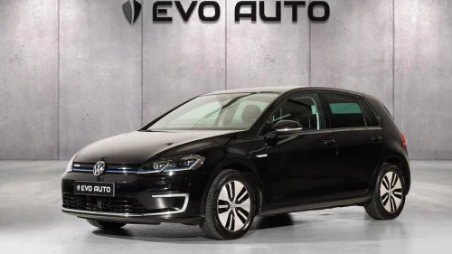VOLKSWAGEN GOLF 100KW 300KM SKINN ACC KEYLESS NAVI KAMERA 1-EIER