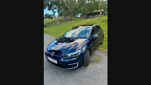 VOLKSWAGEN GOLF 300 km