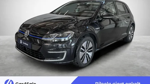VOLKSWAGEN GOLF 300km EU 2028 / Skinn / Kamera / Navi High / ACC ++