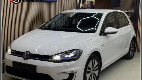 VOLKSWAGEN GOLF Navi, LED, adaptiv cruise, ryggekamera, varme i seter