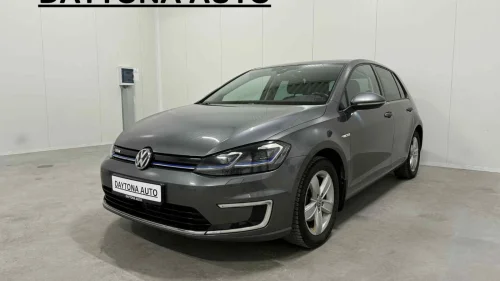 VOLKSWAGEN GOLF E-Golf, 300km, Skinn, Dynaudio, Active Info, ACC, Ny-EU