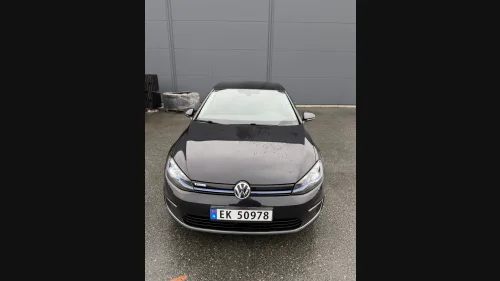 VOLKSWAGEN GOLF 35,8kWh Highline Skinn