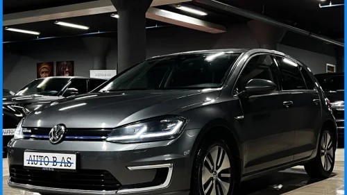VOLKSWAGEN GOLF VirtualDisplay / 300Km / R.Kamera / Keyless / ACC