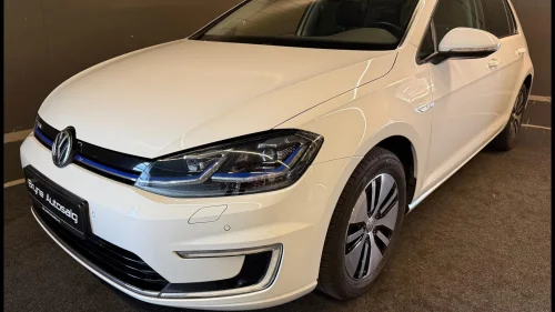 VOLKSWAGEN GOLF 300KM ACTIVE INFO/SKINN/DAB+/TLF/ACC/KAMERA+++