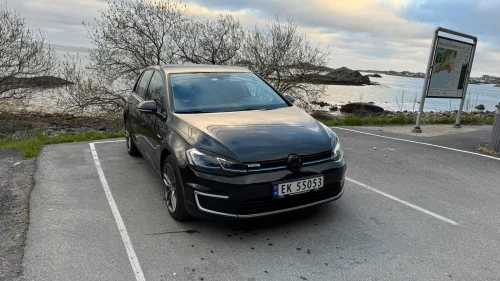 VOLKSWAGEN GOLF e-golf, 300km