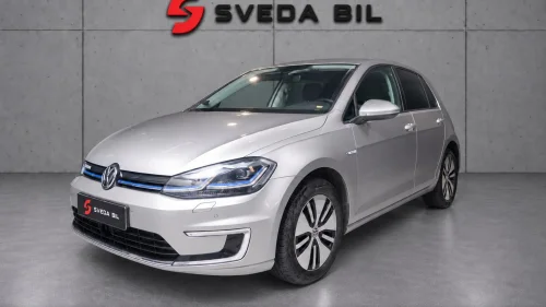 VOLKSWAGEN GOLF 35,8 kWh / Varmepumpe / ACC / Kamera / LED / Navi