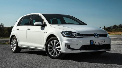VOLKSWAGEN GOLF 300Km/136hk, ny service