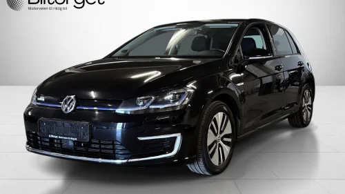 VOLKSWAGEN GOLF 300km Navi LED Kamera Cruise Facelift ny EU2028++