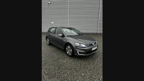 VOLKSWAGEN GOLF 300KM/Keyless/AdaptiveCruise/NAV/EU2027