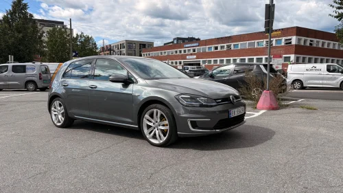 VOLKSWAGEN GOLF