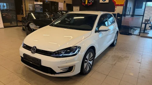 VOLKSWAGEN GOLF Navi /ACC/R.Kam/DAB/info display/ 300km wltp/ EN EIER
