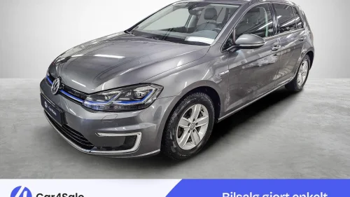 VOLKSWAGEN GOLF 300km / ACC / EU27 / Norsk / R.Kam/ Navi/ 1-eier/ Skinn
