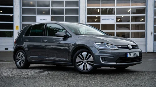 VOLKSWAGEN GOLF E-Golf 300km/100kW/Skinn/ACC/Navi/Dab