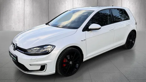VOLKSWAGEN GOLF HVIT PERL F./ SKINN/ DYNAUDIO/R. Kamera/ ACC/ NAVI/