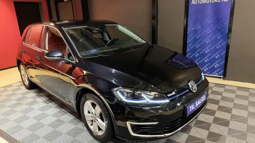 VOLKSWAGEN GOLF 300KM /ACTIVE-INFO/ ACC / R.KAMERA / DAB+ /EU 2027