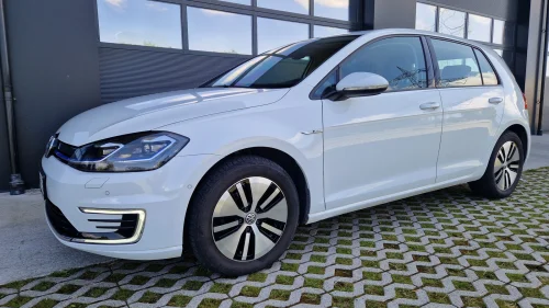 VOLKSWAGEN GOLF 136 HK 300 KM ADAPTIV CRUISE-KAMERA VELHOLDT.