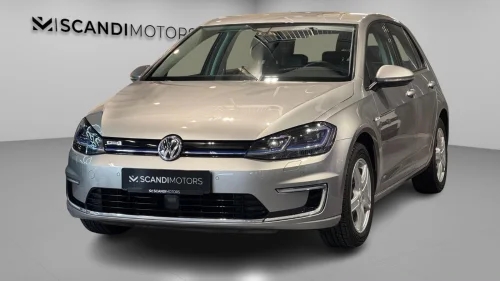 VOLKSWAGEN GOLF 300km / Virtual cockpit / Skinn / Masse utstyr / 1 eier