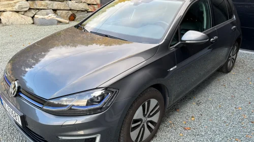 VOLKSWAGEN GOLF e-Golf 136hk Exclusive skinn