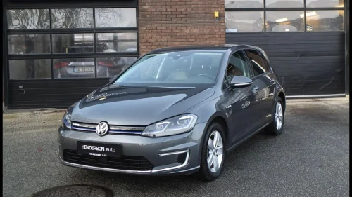 VOLKSWAGEN GOLF Skinn/ActiveInfo/LED/Keyless/DynAudio/Kamera/Tectyl+++