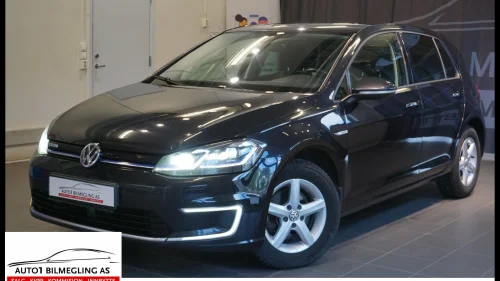 VOLKSWAGEN GOLF 300km/ACC/Navi/LED/CarPlay/136HK+++++++