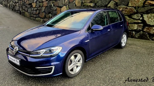 VOLKSWAGEN GOLF Navi | CC | Dynaudio | R.Kam 35.8 kW 300km