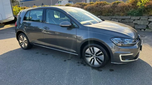 VOLKSWAGEN GOLF E-Golf/36 kWt/300KM/ACC/DAB/NAVI/LED/S+V++