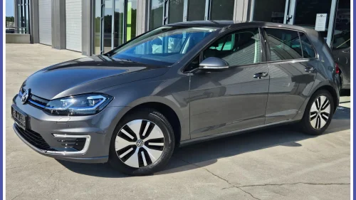 VOLKSWAGEN GOLF 136hk 300km Skinn Navi ACC Keyless DAB R.Kam EU 4/26