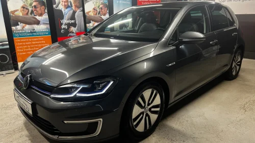 VOLKSWAGEN GOLF 100KW*300KM*EXCLUSIVE*UTSTYRSBOMBE+++*NY EU 28+SERVICE